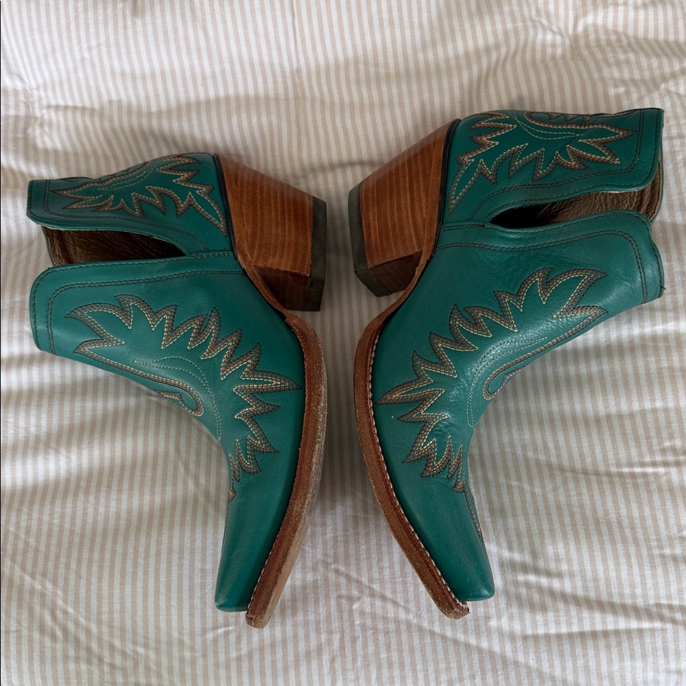 Ariat Ladies Dixon Snip Toe Boots in Turquoise Leather - Picture 3 of 11